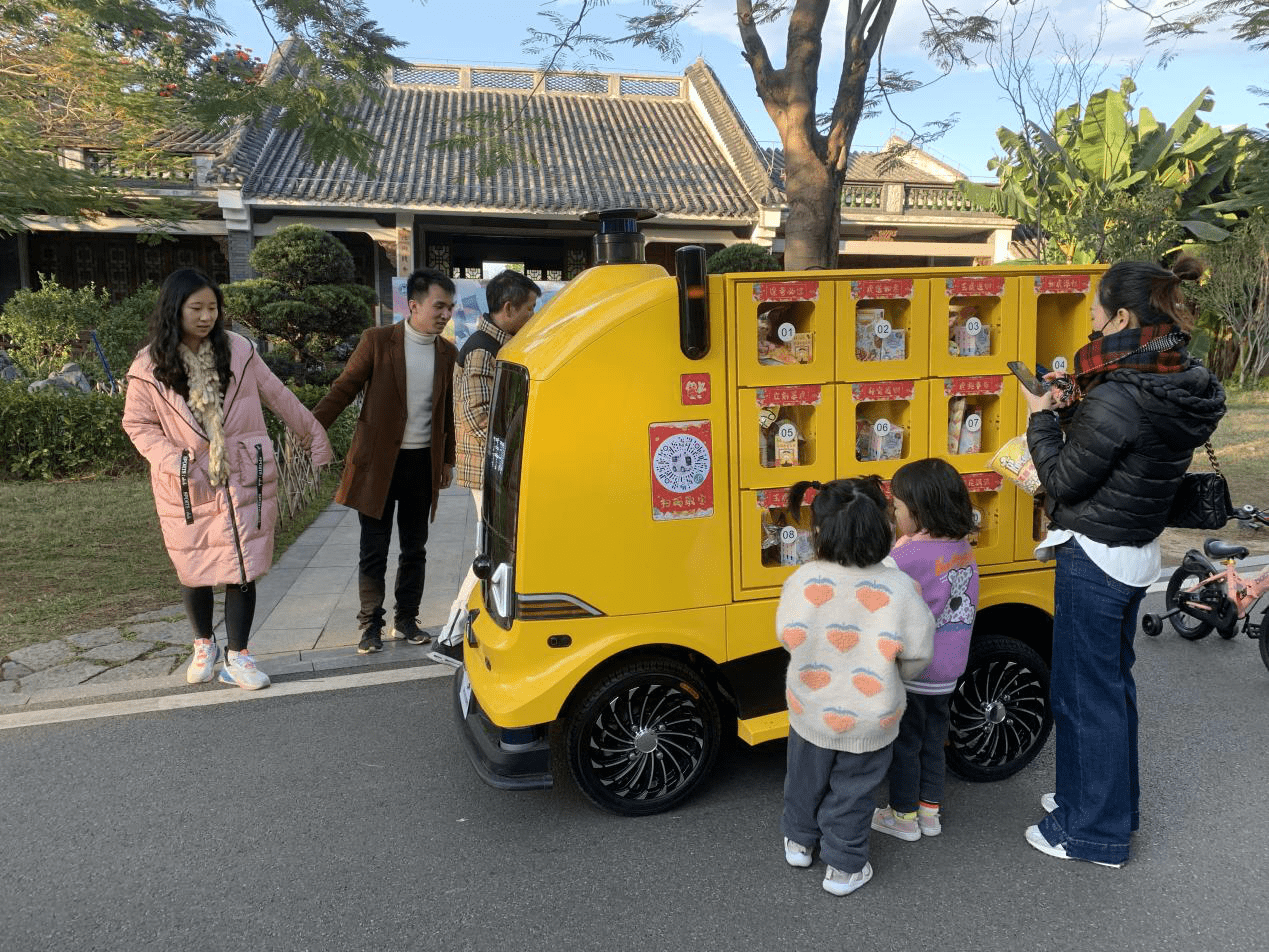 科技感爆棚！广州海珠公园来了行深智能无人零售车